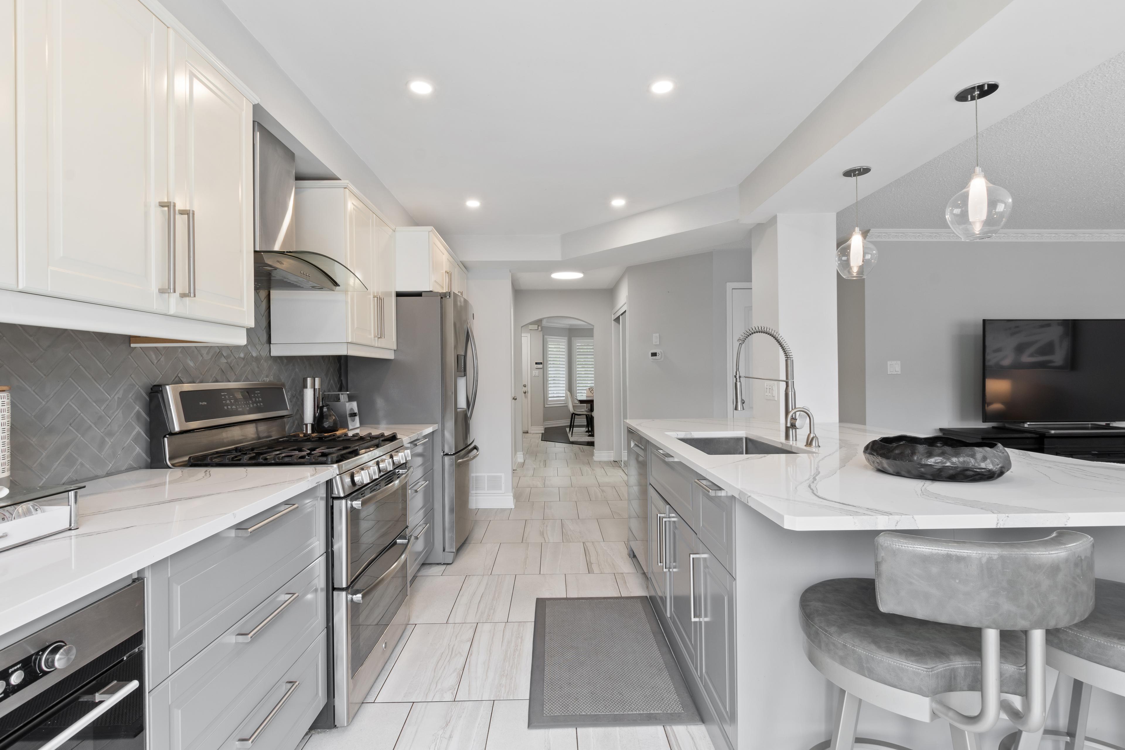 Modern kitchen alternate view