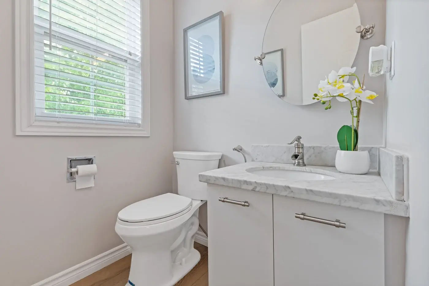 Small bathroom alternate view